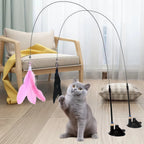 Katzenspielzeug mit Federn und Glöckchen – Saugnapf und ausziehbare Angel