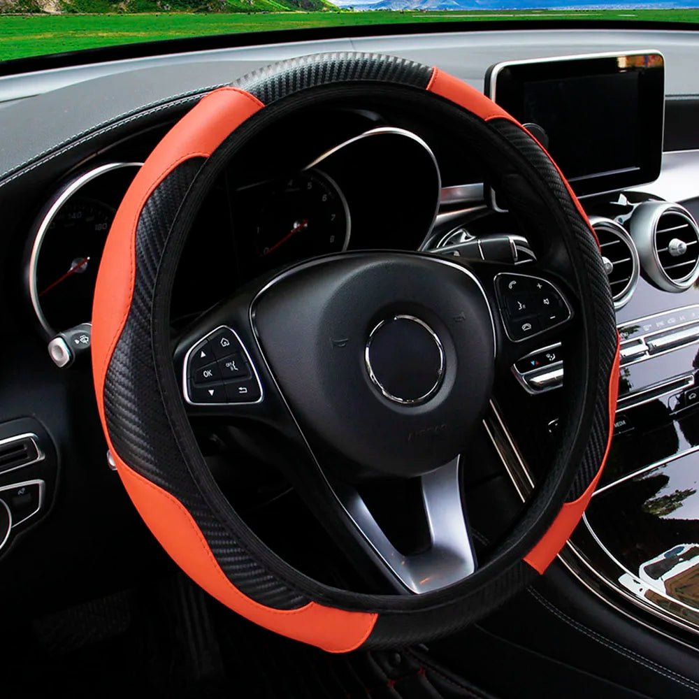 Coprivolante in Pelle PU Effetto Carbonio – Universale 37-38 cm, 13 Colori